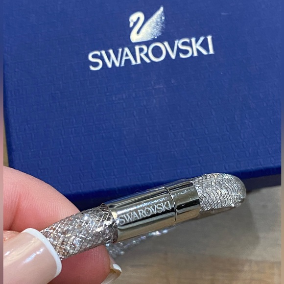 Swarovski Silver Glitzy Stardust Bracelet new in box choker necklace - Picture 8 of 9